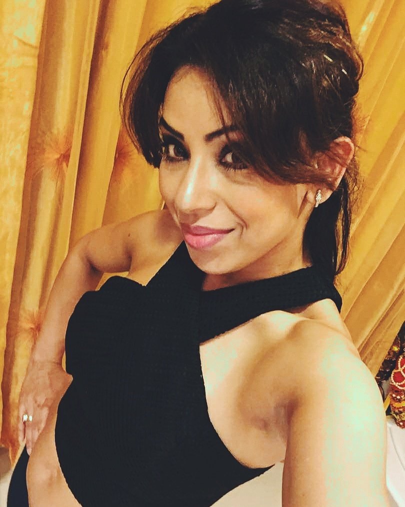 raina_agni's tweet photo. Sizzling this Saturday with some Black therapy!
#RainaAgni #IamRaina #Black #Saturday https://t.co/ZRqS0CgSWJ