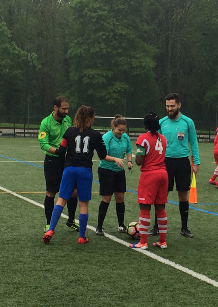 ChristineAubere's tweet photo. DH Féminine : FFISSY-La Rochette c'est parti;#pluie#footballfeminin#issy#womensoccer #ffissy https://t.co/G4TIzjxikM