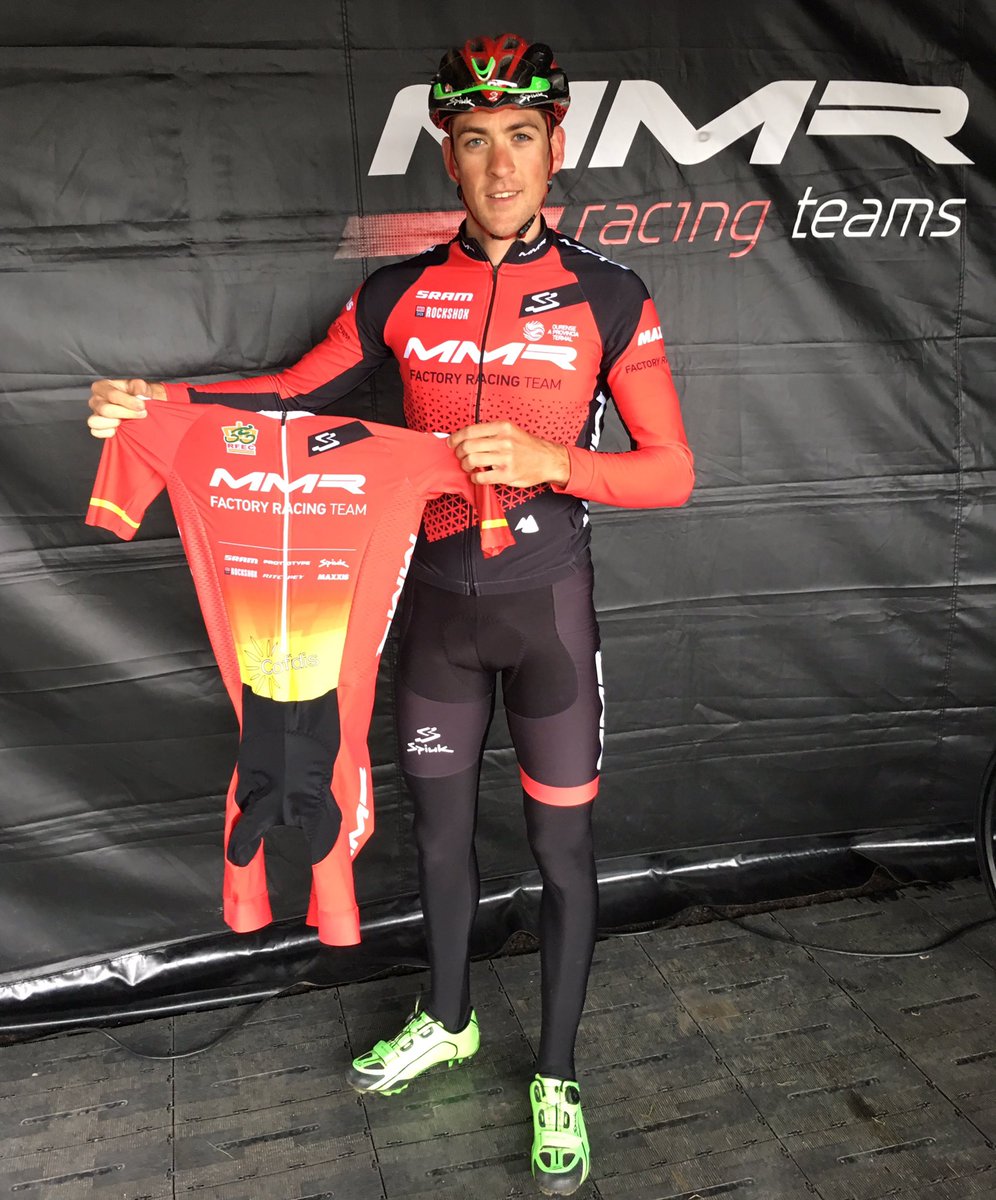 Serteo! Entre los retweets de esta publicación se sorteará mañana esta preciosa equipación de líder del Open de España que vestiré mañana! 🍀