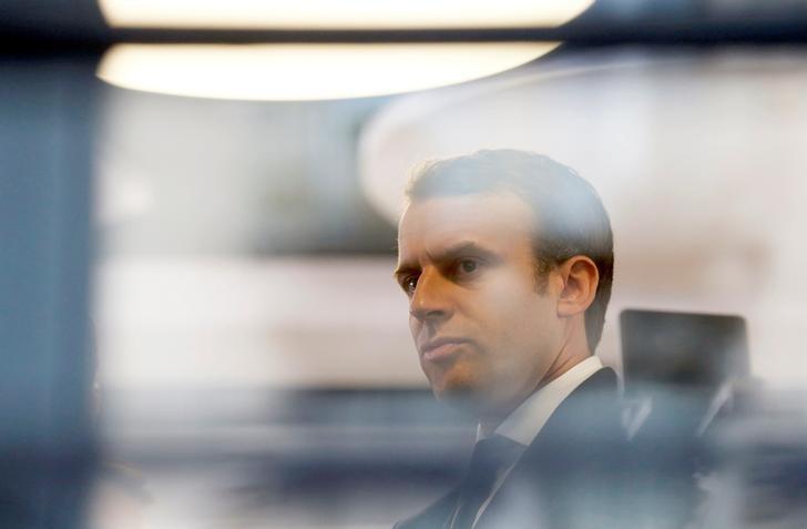 okurutain's tweet photo. Macron campaign emails appear to be leaked online: https://t.co/q0DNWZ2th7 by #marc1705 via @c0nvey https://t.co/zqrB9fQVzX