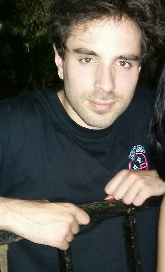 Kemarin lusa jam segini mas ganteng ini ke-gep pipis sembarangan. Ih