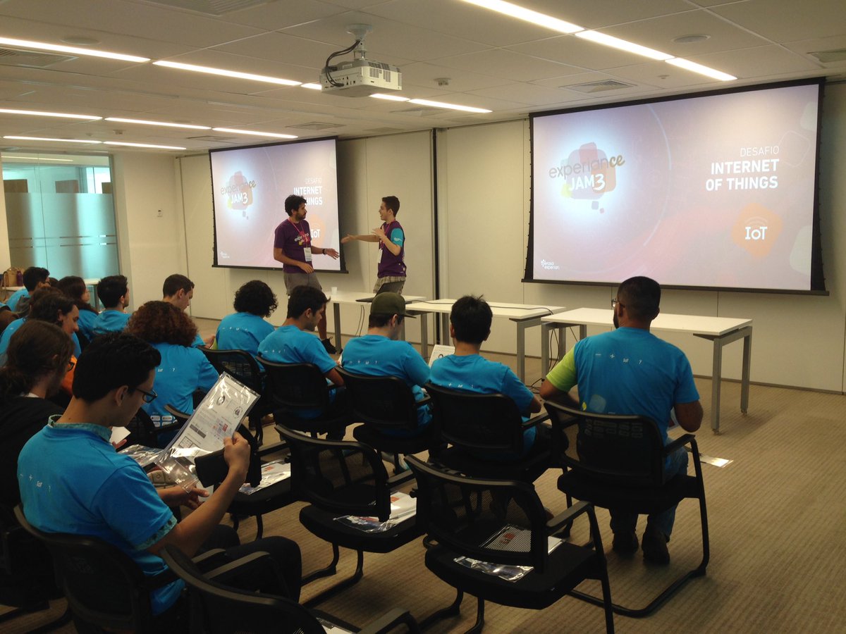 experianceJAM's tweet photo. Apresentações dos desafios rolando! #HackathonSerasa #ExperianceJAM3 https://t.co/xEStH3bc7Q