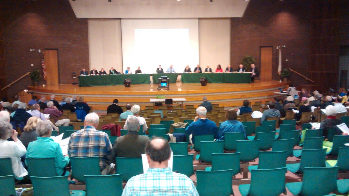 csmithRegister's tweet image. Maybe it's the weather? Attendance sparse at #Yarmouth Town Meeting.
