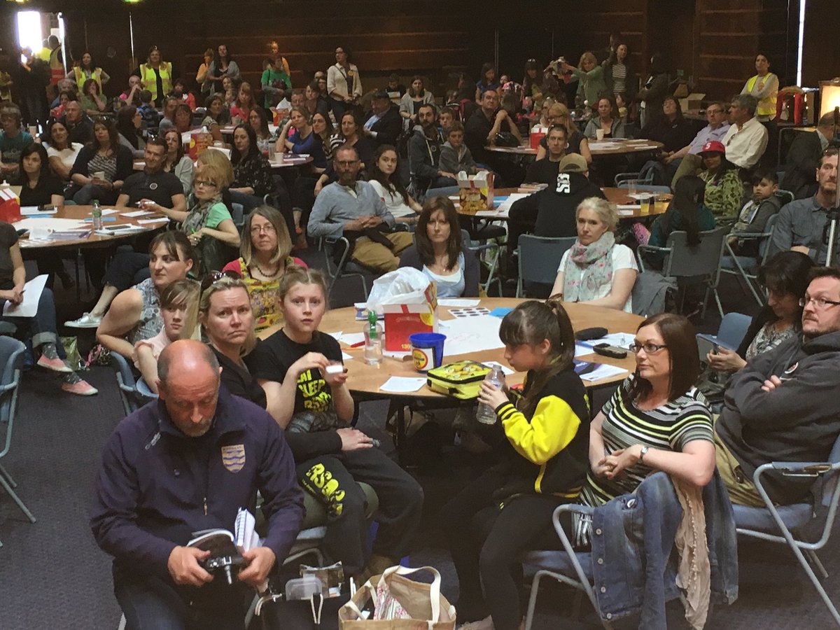PHSevern's tweet photo. #saveourschools amazing and inspirational turnout in West Sussex saying #schoolsjustwannahavefunds @NUTonline https://t.co/ZQA0vxUdcB