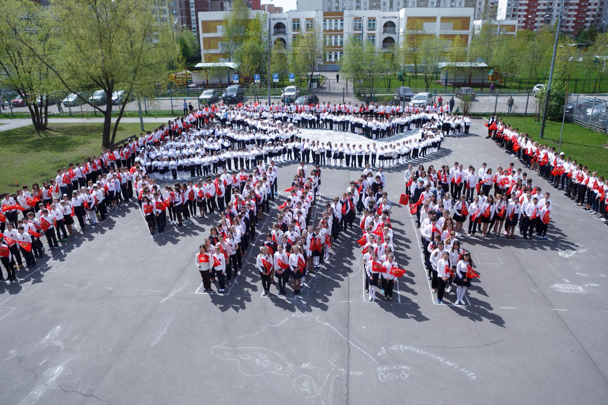 school2127's tweet photo. ФЛЕШМОБ, посв��щенный ДНЮ ПОБЕДЫ в Школе №2127 (корпус 1, 05.05.2017) https://t.co/jzWqaJ5QyE