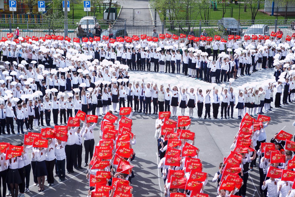 school2127's tweet photo. ФЛЕШМОБ, посв��щенный ДНЮ ПОБЕДЫ в Школе №2127 (корпус 1, 05.05.2017) https://t.co/jzWqaJ5QyE