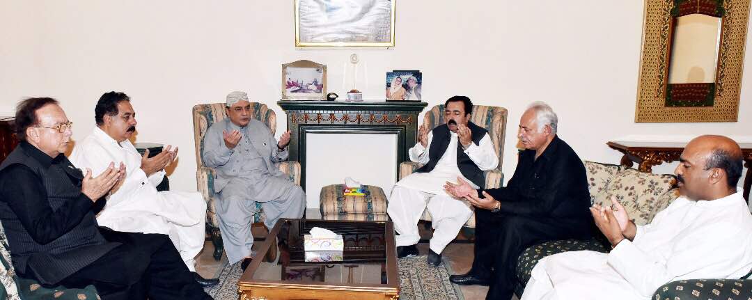 #PPPP President <a href="/AAliZardari/">AsifAliZardari</a> offering condolence on the death of wife of former Punjab CM Sardar Arif Nakai in Patoki with Sardar Asif Nakai