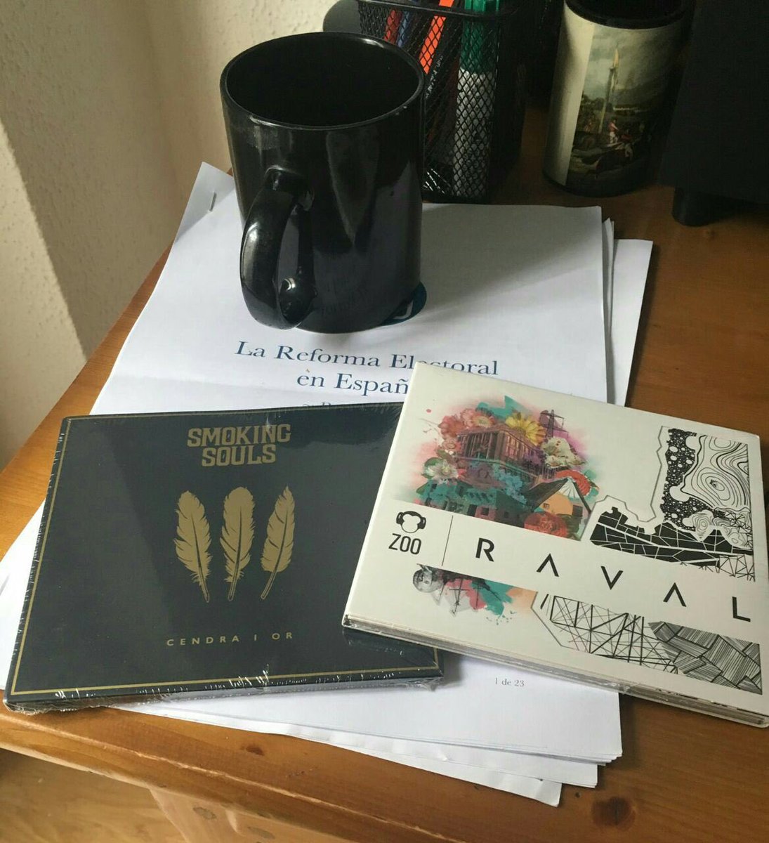ierrejon's tweet photo. Sábado de estrenar/ escuchar  regalos! Moltes gràcies companys de @PropagandaPFet , @Smoking_Souls i @ZooPosse ! https://t.co/qa81QXaTuZ