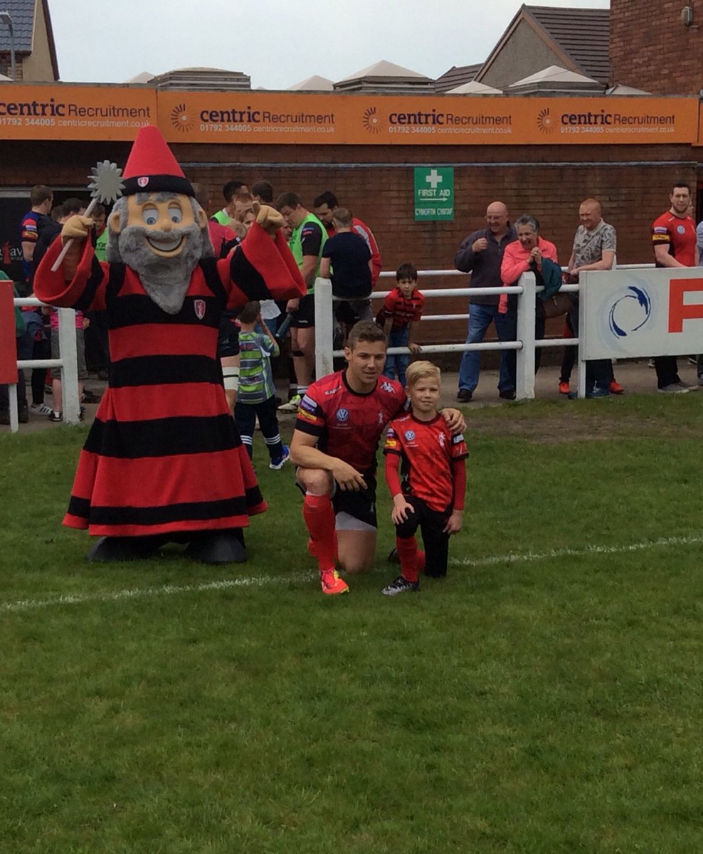 AberavonRugby's tweet photo. Today's mascots #MiniWizards
Captain @ian_moore4 is pictured with his sons Osian and Ioan.
#BeAberavon 🔴⚫️ https://t.co/GI4U5sJN3e