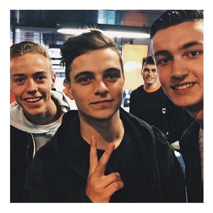 ExtrovertedSon's tweet image. parTyy night last night 🎉