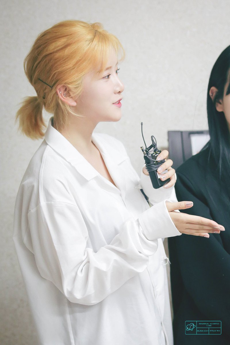 Reversal_S1106's tweet photo. 170505 사전투표💋
츄 선생님,,,😁❤️ #우주소녀 #엑시 #WJSN #EXY #러브테라피 @WJSN_Cosmic @EXY_S2 https://t.co/sJtDlt41Dw