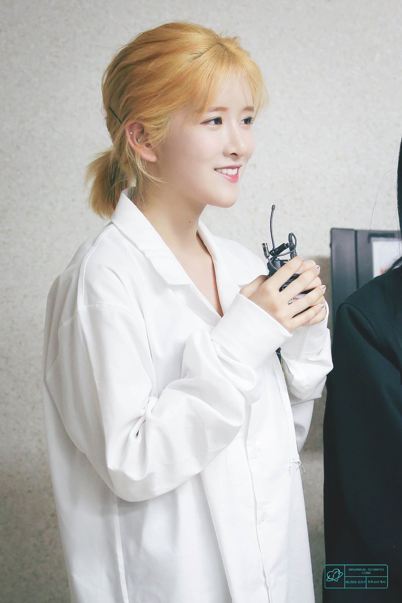 Reversal_S1106's tweet photo. 170505 사전투표💋
츄 선생님,,,😁❤️ #우주소녀 #엑시 #WJSN #EXY #러브테라피 @WJSN_Cosmic @EXY_S2 https://t.co/sJtDlt41Dw
