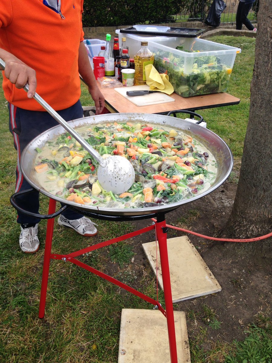 daviddandridge1's tweet photo. Curry at Fun Day on Clapham Manor smells as good as it looks. Come and try some! https://t.co/4SZHxxufUk