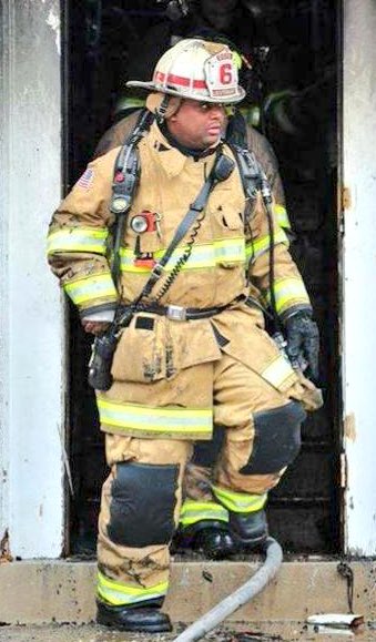 dcfireems's tweet image. Lt. Kevin McRae gave his life for the citizens of DC at a fire two years ago today. We will forever honor his memory. #NeverForget