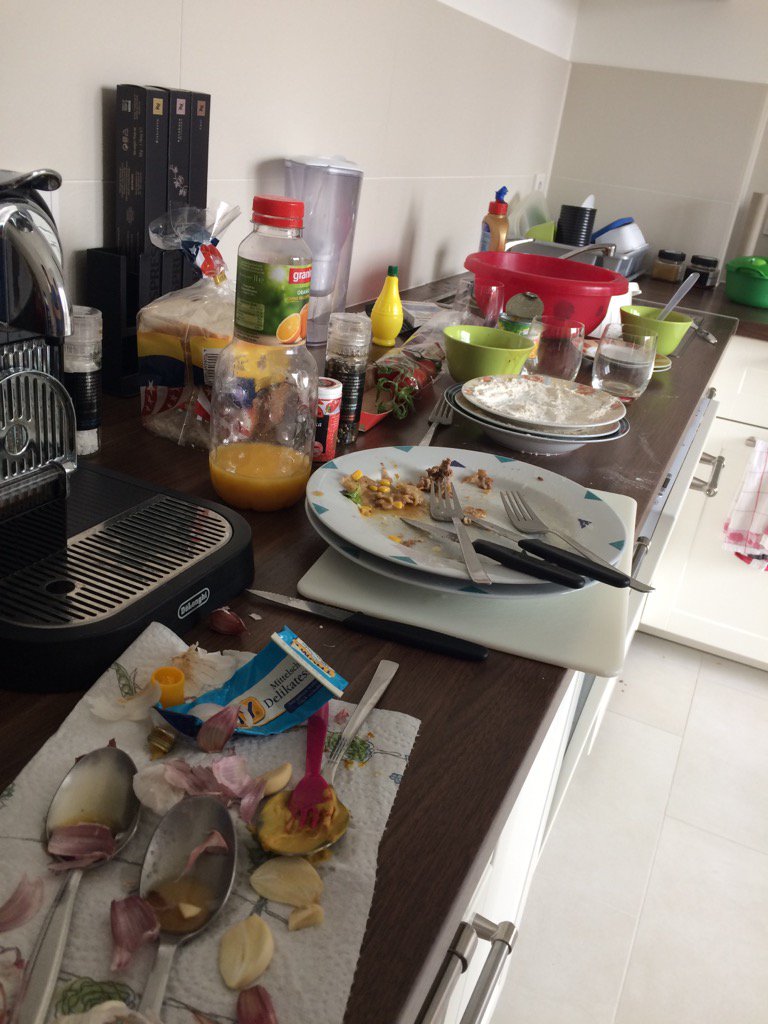 VikBogdanovic's tweet photo. My wife is the Jackson Pollock of the kitchen. #actioncooking ❤️ https://t.co/nXD7bjlQdz