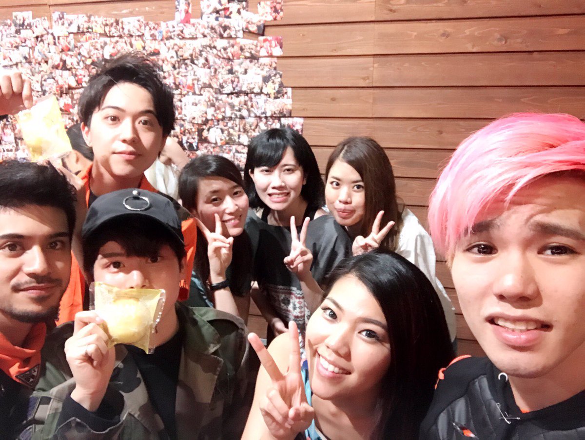 fukuchisho's tweet photo. 今日は屋台村でイベントでした！😆

明日はYuMeMUSICの
オムニバスCD
全アーティストがでる
いべんとが
ミュージックタウンであるよ！🕺🏼

CDのアーティストみんなだから
絶対たのしい！🙄✨ https://t.co/WvvcfB6lFN
