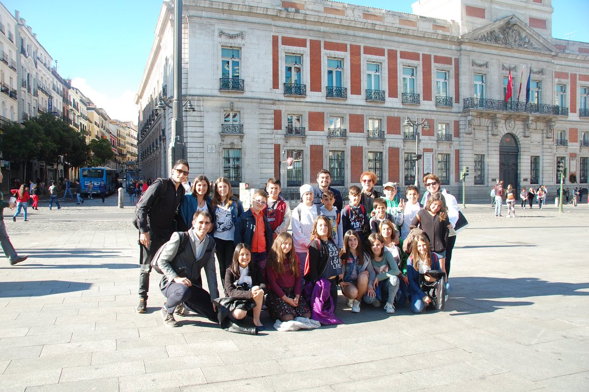 e3005595's tweet photo. #EscolaLaParellada PRIMER PREMI Nacional al concurs de clipmetratges de @recursosEDU  @silviarodesg Més de 1.000 vídeos participants. https://t.co/S15K0YJHv9