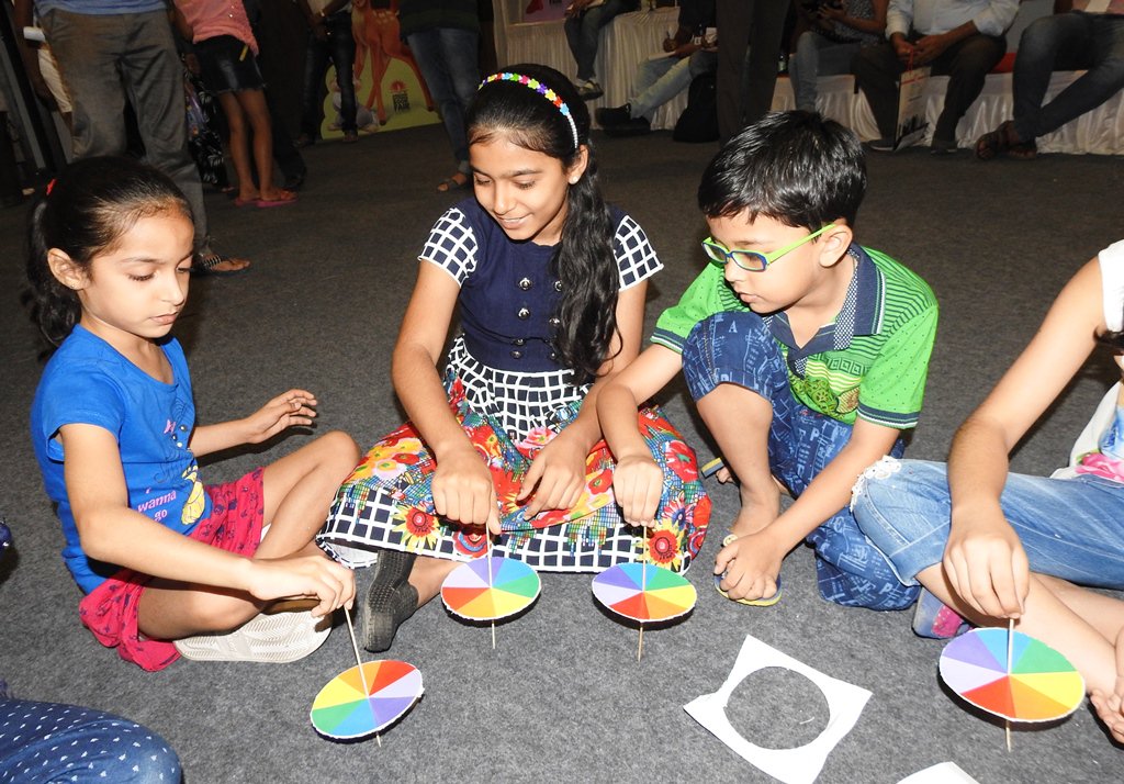 vascsc's tweet photo. #Physics is fun #HandsOn activity by VASCSC at #ANBF2017 Children making #Science models @GautamShahOffc @IndiaDST @vascscisme https://t.co/aA6XiRPNcQ