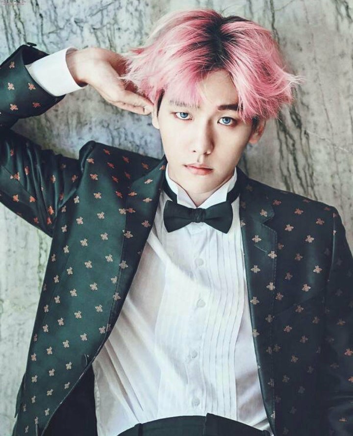 #HappyBaekhyunDay 
#happybirthdaybyunbaekhyun 
👑🎉🎆
Мы любим тебя 벡현이❤❤❤