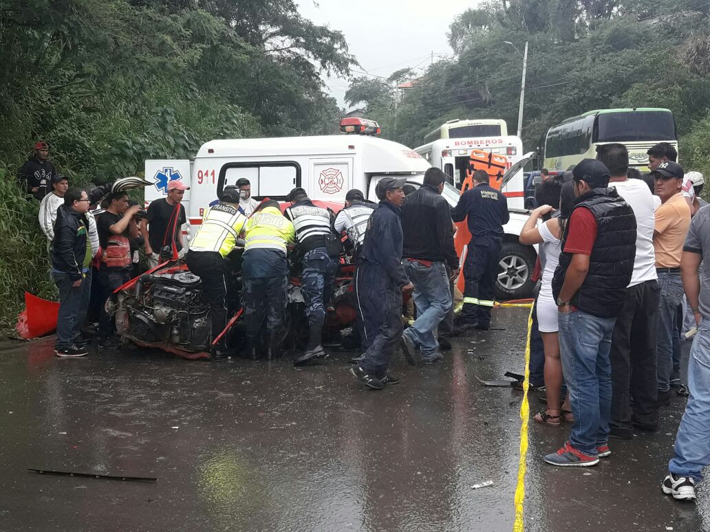 ricarsilva5's tweet photo. Accidente de tránsito Km 66+700 Santa Isabel - Pasaje,  3 personas atrapadas y posterior rescatadas con graves heridas @CTE_Azuay https://t.co/KEsjtvBuvQ