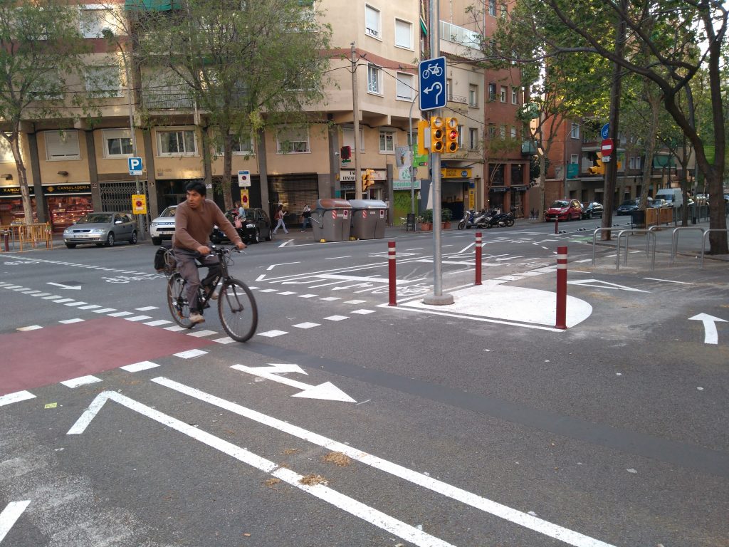 BCN_esports's tweet photo. Molt a favor de la bici com a transport: feu #esportBCN i ajudeu a la mobilitat sostenible! Nou carril bici: https://t.co/AalaX2Htp3 https://t.co/ZzUCVtckI0