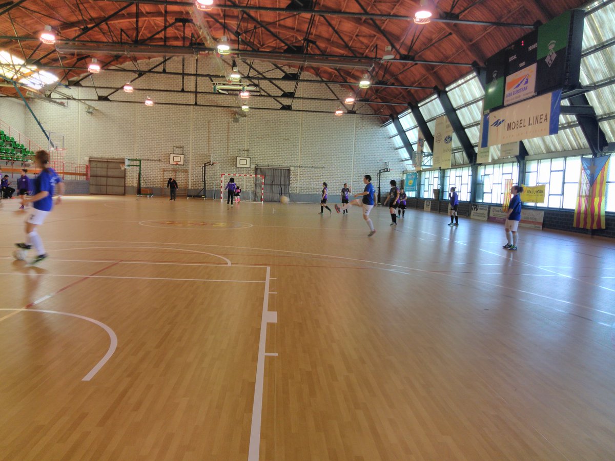 aebellsport's tweet photo. #aebff #aeb0605 Futsal Fem
El sénior A ya calienta en la pista de @ffcs_futsal https://t.co/us5tV6DkjG