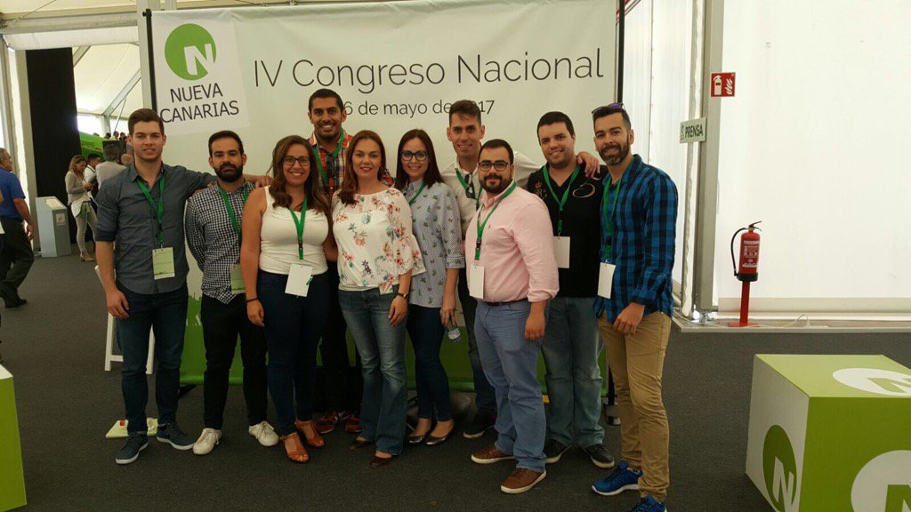 mj_lopezsantana's tweet photo. Su ilusión, ideas, implicación no tienen precio y sirve de aliento para seguir trabajando por #Canarias Gracias!!! https://t.co/4SXpL74BxQ