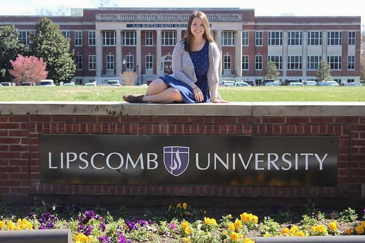 JaySchlinsog's tweet photo. Today is the day, @hayschlin! Can't even describe how proud I am of this little bison. #daddyslittlegirl #cutegrad #bisonchick #youdidit https://t.co/LQ7BW9C5fg