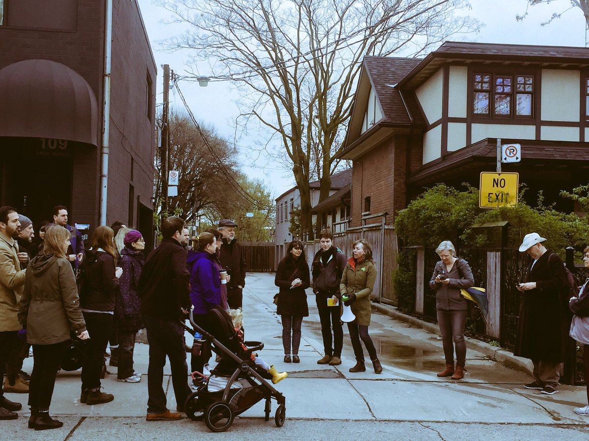 <a href="/JanesWalkTO/">Jane's Walk Toronto</a> on memory lane in the Beaches with @mary_margaret32 <a href="/LanescapeCA/">Lanescape</a> #lanewaylivin @EvergreenCanada <a href="/EGCityWorks/">Evergreen CityWorks</a>