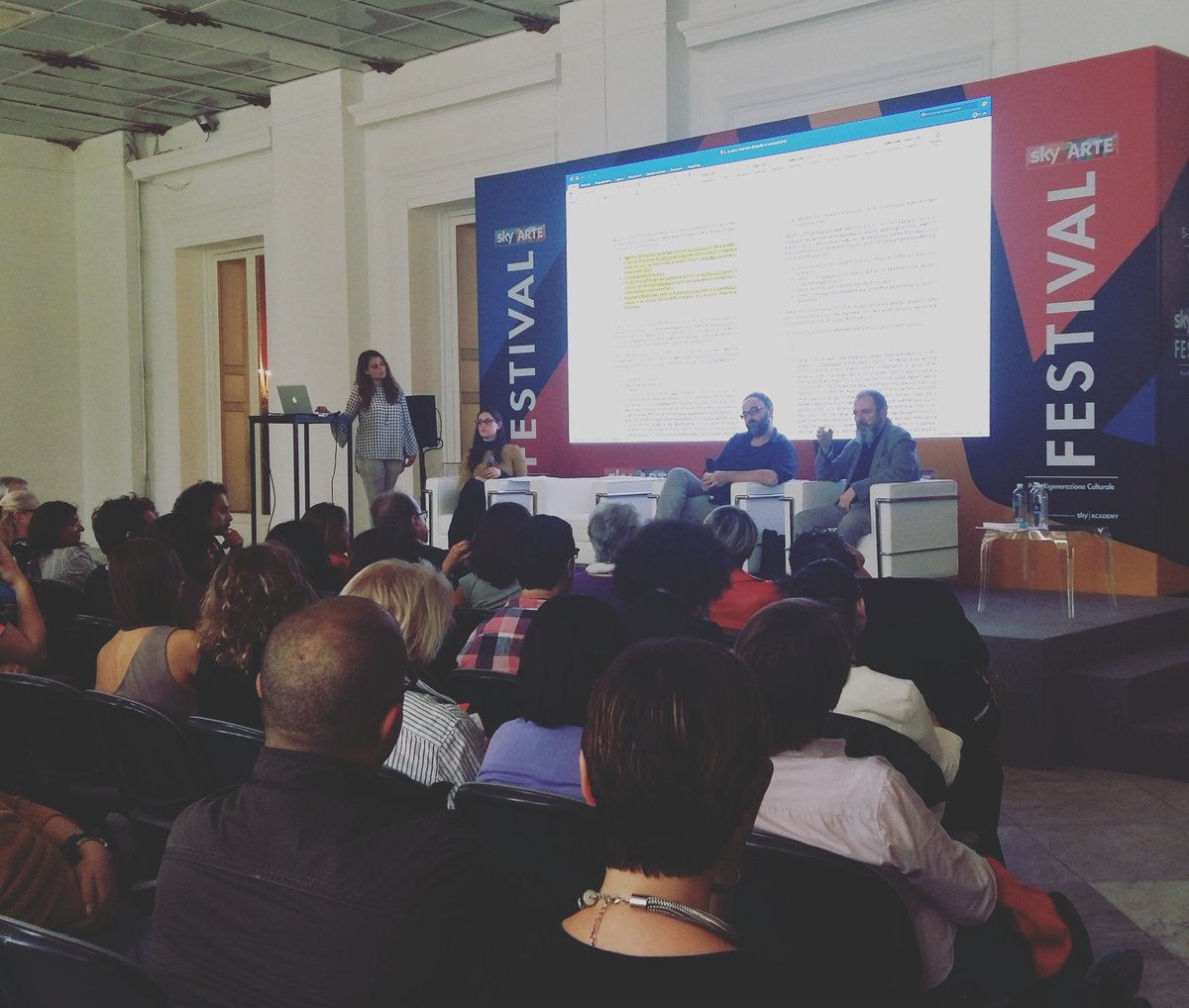 AlessiaMascia1's tweet photo. @CarloLucarelli6 parla a #skyartefestival di Artemisia Gentileschi, donna che si è fatta da sola! #ruralhack #socialreporters #SkyArteHD https://t.co/Uc5TJhEUv2