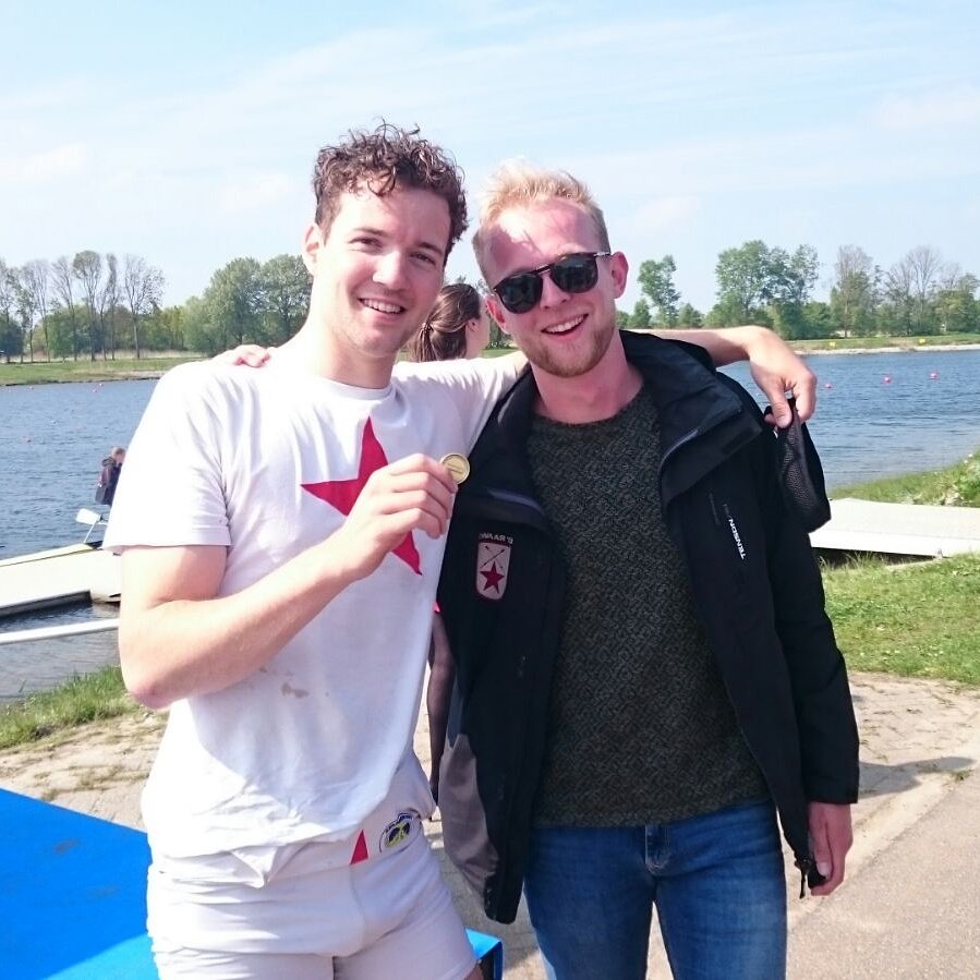 Blik voor Melvin Twellaar in de G1x op de #Damen! #gsraegir #skiff #coach #WAB #raceroeien