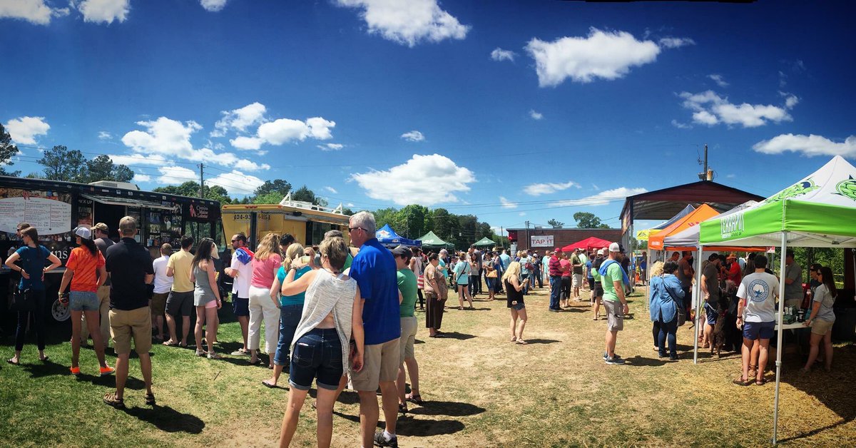 Enjoy some great eats from a few of our trucks up @Lanierbrewfest #tapitgainesville#GAbeer #cousinsmainelobster #islandchefcafe#espetadaeats