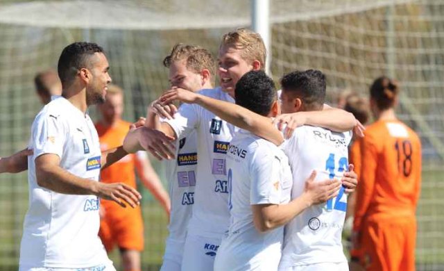 BarometernSport's tweet photo. Het ordväxling tände Berga: ”Vi stod inte upp” #twittboll @IFKBerga https://t.co/ls1yoymYV4 https://t.co/dBCvJaYazL