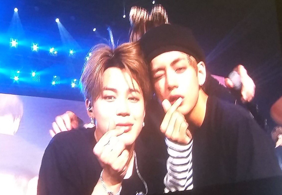 vminpics's tweet photo. this is cute https://t.co/m1aVYBJjs7