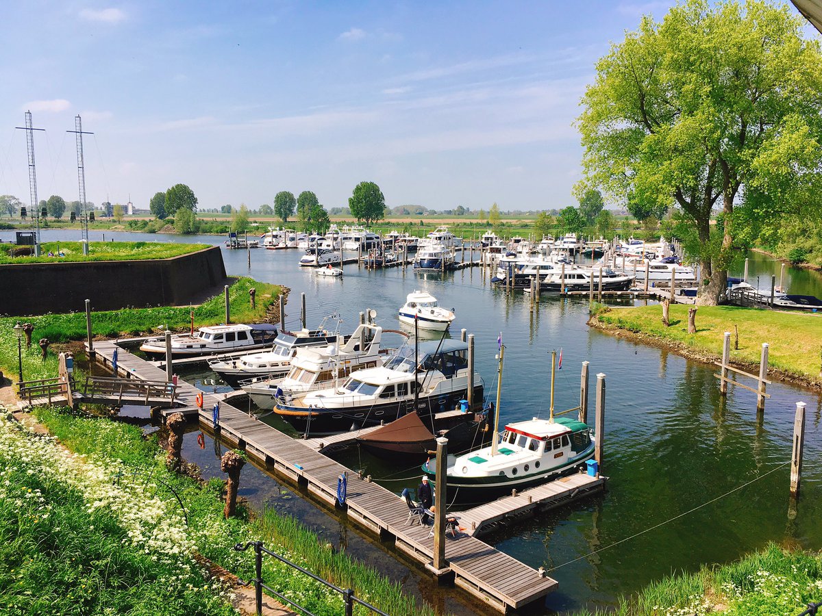 Boei35's tweet photo. Boeiend uitzicht 😍 #jachthaven #boei35 #heusden # https://t.co/AfyMGUcurC