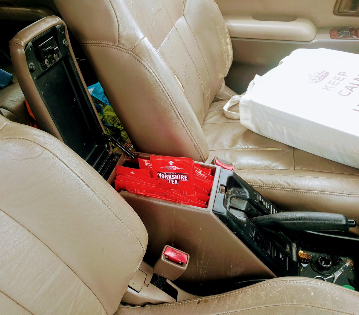 callaghanmusic's tweet photo. 381,000 miles on the @Toyota clock, central console full of @YorkshireTea on the latest part of #CallaghanAcrossAmerica House Show Tour! https://t.co/j9h1mU7PCt