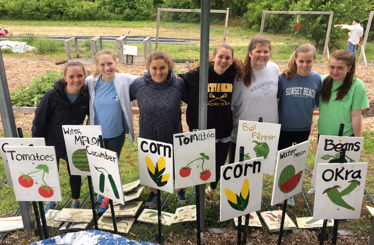 WSFBGarden's tweet photo. Thank you to our Reynolds High School volunteers! https://t.co/qJ1tKroJrI