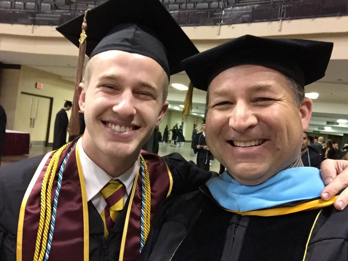MinnesotaTopps's tweet photo. #UMDgrad17 #DespiteTheOdds https://t.co/GlLNxNLGRB