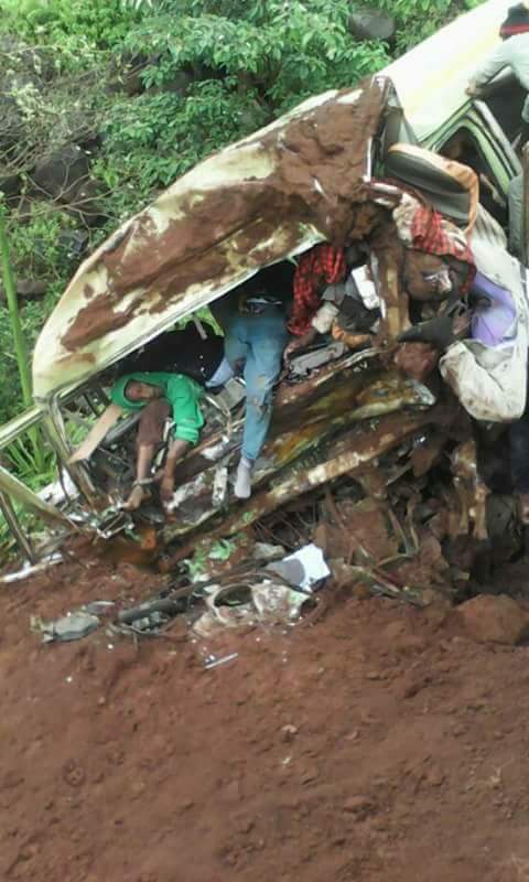 freejobe39's tweet photo. #Tanzania: 32 schoolchildren, 2 teachers & driver killed on Saturday in bus accident in Arusha, regional police chief Charles #Mkumbo says https://t.co/C6aCvyxiWH