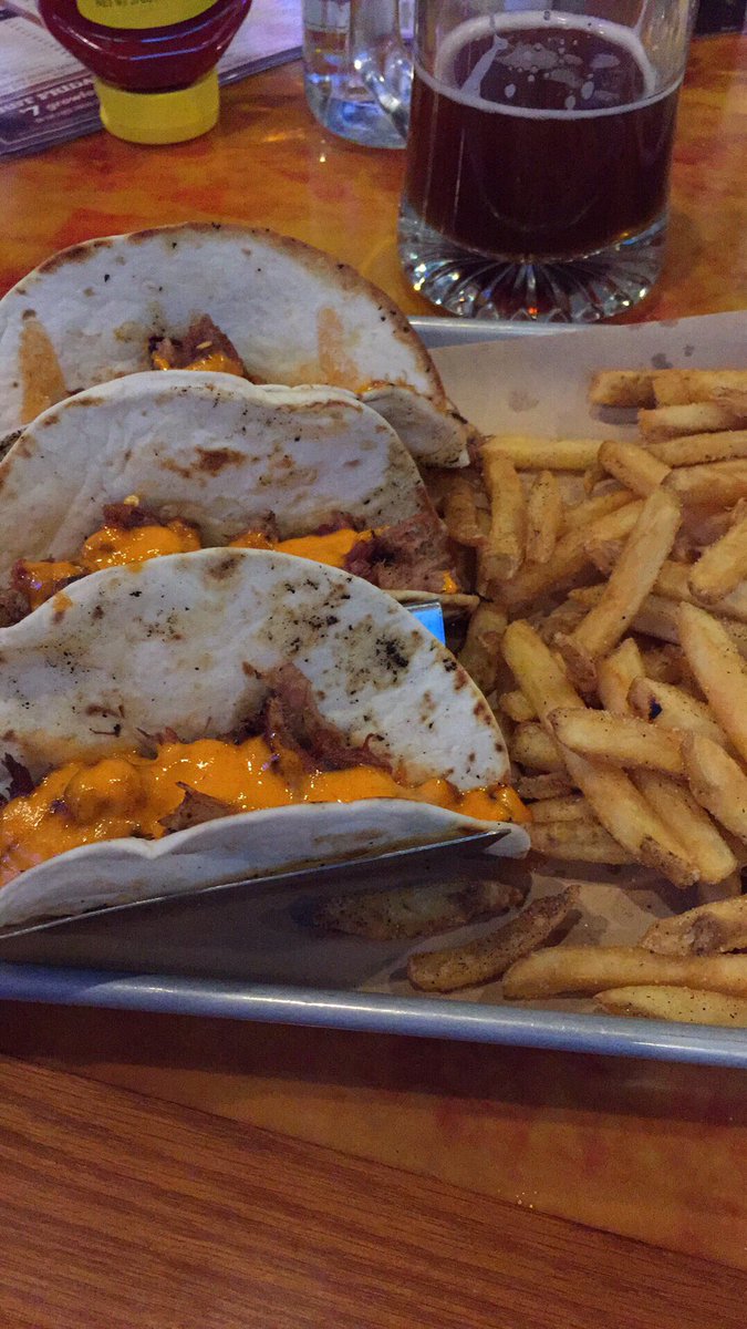 huffstamized's tweet photo. Nachos and Tacos @brewhouse last night but NO more bulldog brown #savethebulldogbrown #bullberryismyjam https://t.co/iQn9sh9LYa