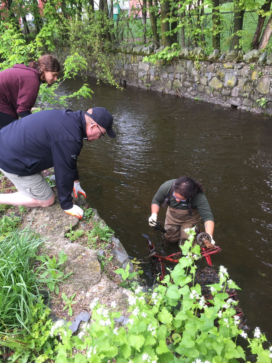 Jeremy Cherson (@jeremycherson1) on Twitter photo kat <a href="/Vassar/">Vassar College</a> Megan <a href="/NYSDEC/">New York State Dept. of Environmental Conservation</a> and #PK mayor <a href="/RobRolison/">Rob Rolison</a> the #RiverkeeperSweep pulling out a shopping cart and trash from the Fall Kill creek! kat <a href="/Vassar/">Vassar College</a> Megan <a href="/NYSDEC/">New York State Dept. of Environmental Conservation</a> and #PK mayor <a href="/RobRolison/">Rob Rolison</a> the #RiverkeeperSweep pulling out a shopping cart and trash from the Fall Kill creek!