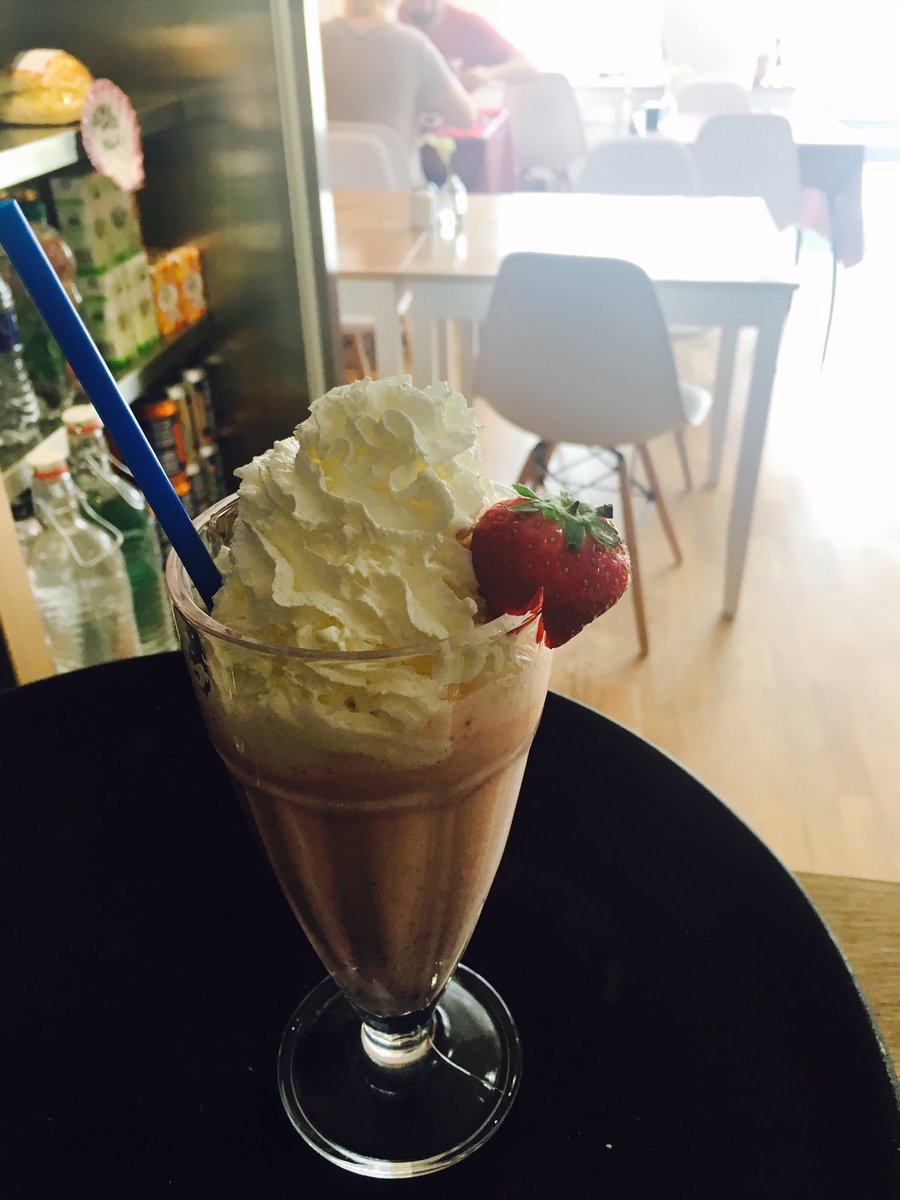 We now also have milkshakes! 😋👌 Vanilla, Strawberry and Oreo! Yum!