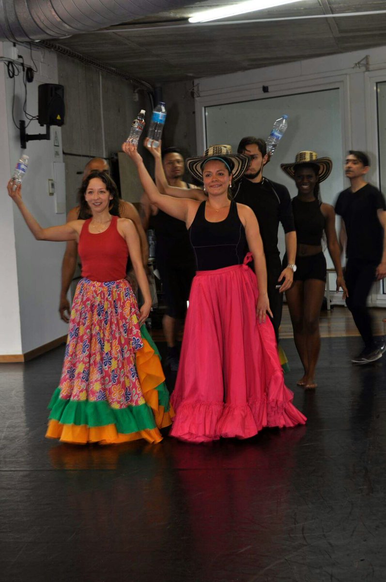 Nuestras nuevas bailarinas aprendiendo a bailar CUMBIA👏Nos vemos esta tarde para seguir aprendiendo y disfrutando de nuestro folclor!