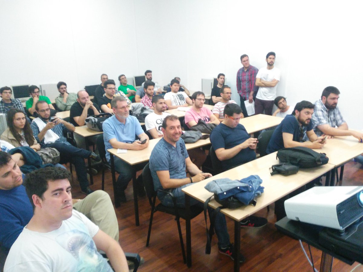pablonete's tweet image. Todo petado #opensouthcode