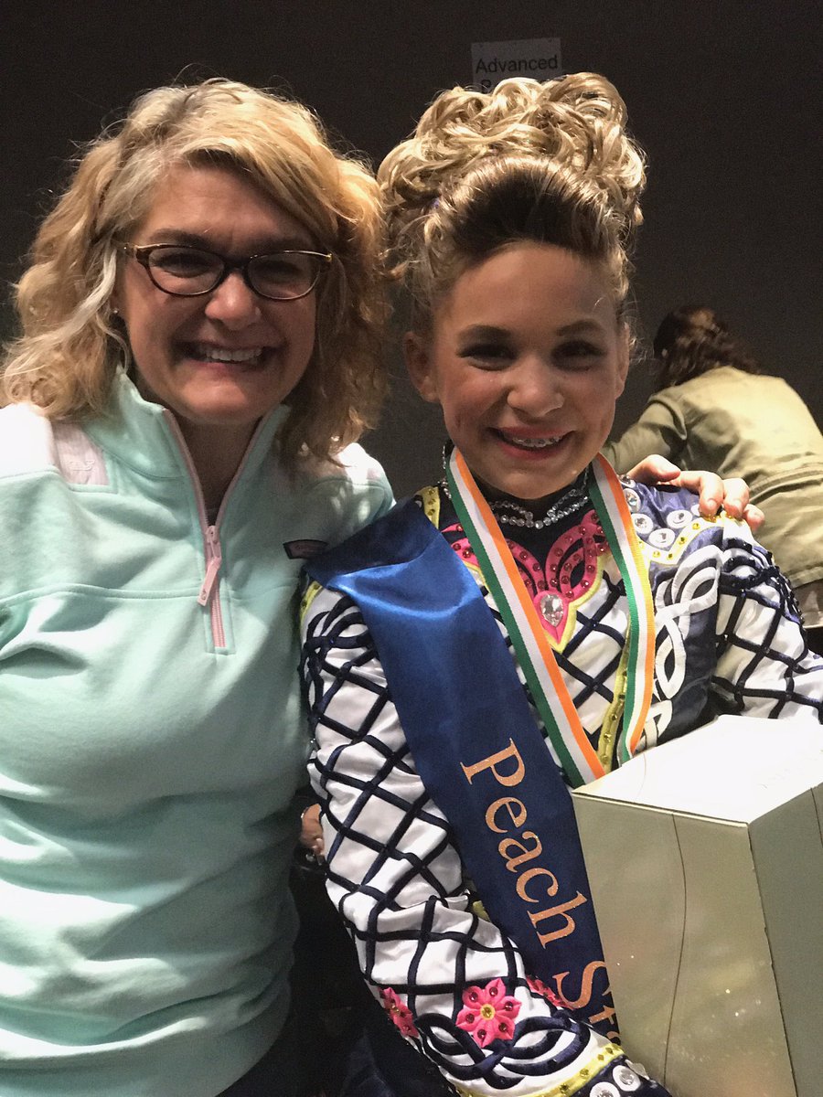 aomahoney311's tweet photo. Good Derby day #feising in Atlanta. Caroline got her first 1st place!! https://t.co/iDP9dyEDen