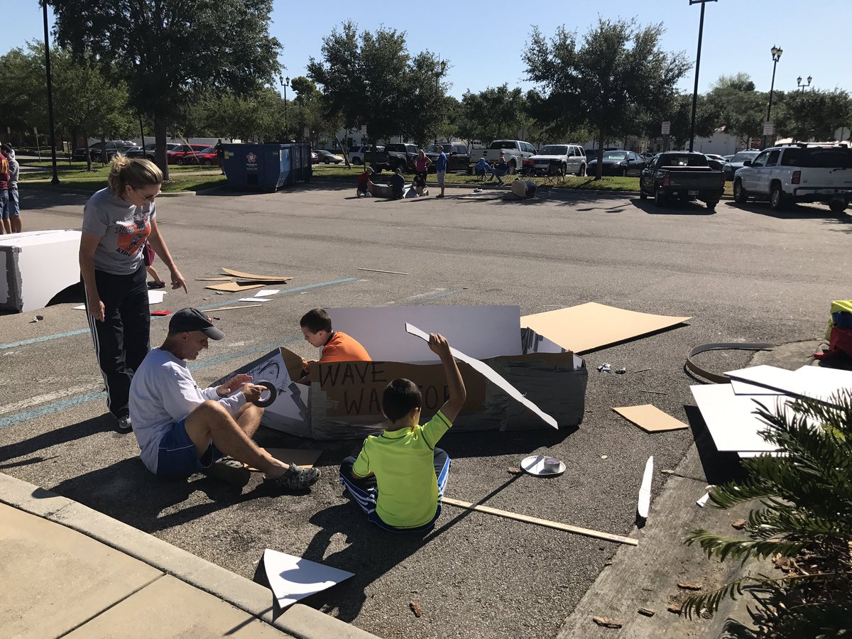 gatoraddie's tweet photo. @hainescity #CardboardBoatChallenge teams #LakeEva @MikeWFerguson @theledger #HainesCityPRIDE https://t.co/D492hcOlba