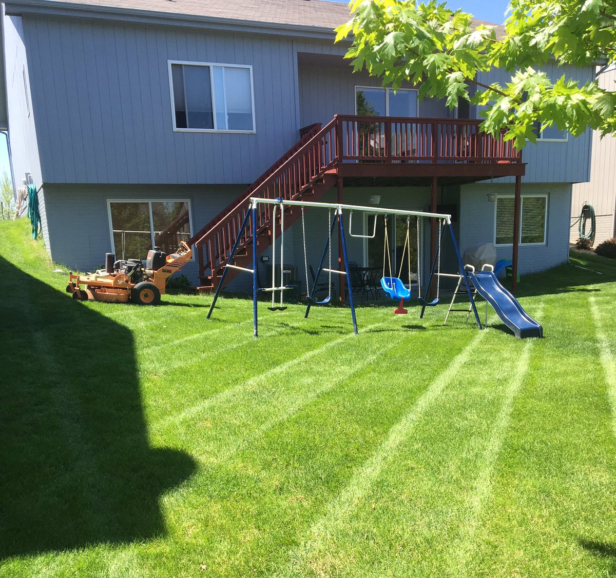 _KBart_'s tweet photo. 1st mow at my new house with my @ScagPower #SWZT. Welp, time for a 🍺. https://t.co/pC1JETmmqP