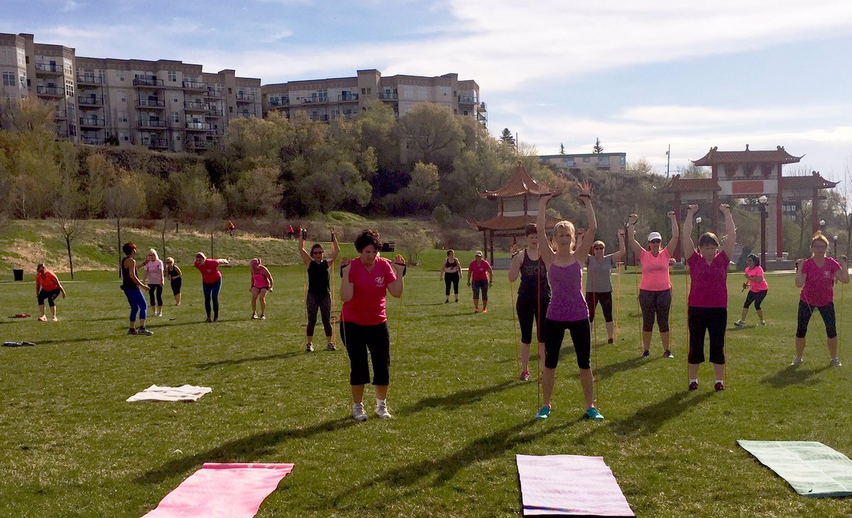 yegpinkpaddlers's tweet image. What a great way to start a beautiful Saturday in Edmonton. #dragonboat #yegparks