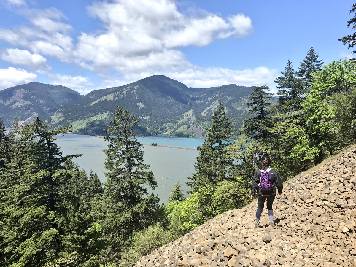 saamangka's tweet photo. hike to Mitchell Point this morning ππ½#traveloregon #oregonexplored #mitchellpoint https://t.co/G2IeA6jqex