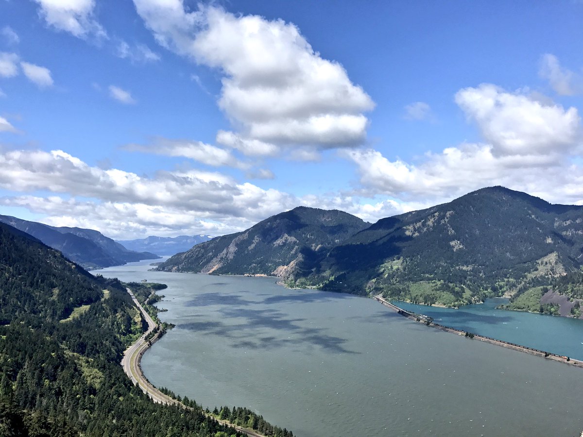 saamangka's tweet photo. hike to Mitchell Point this morning ππ½#traveloregon #oregonexplored #mitchellpoint https://t.co/G2IeA6jqex